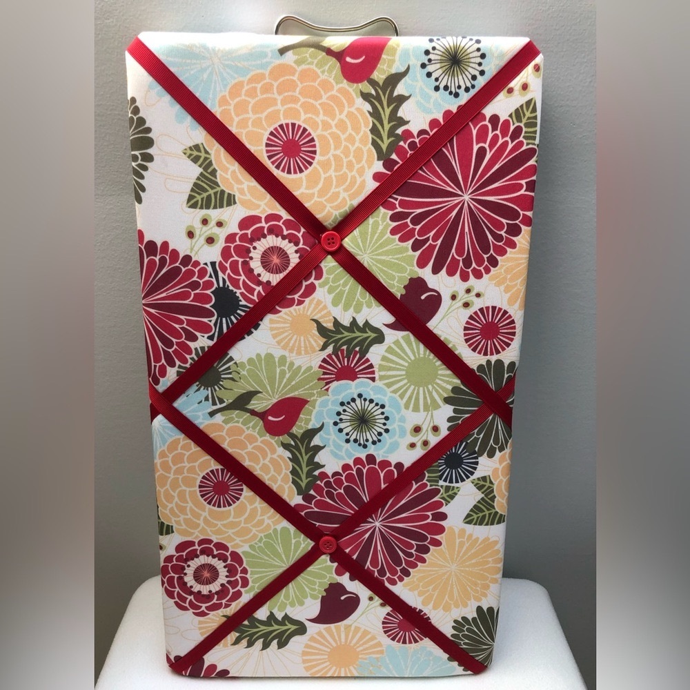 Retro Floral Padded Inspirational Display Bulletin Board - Picture 3 of 9